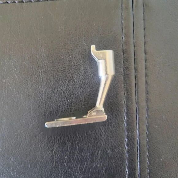 Bernina 174 4mm Lap Felled Seam Old Style Presser Sewing Machine Foot - Picture 2 of 7